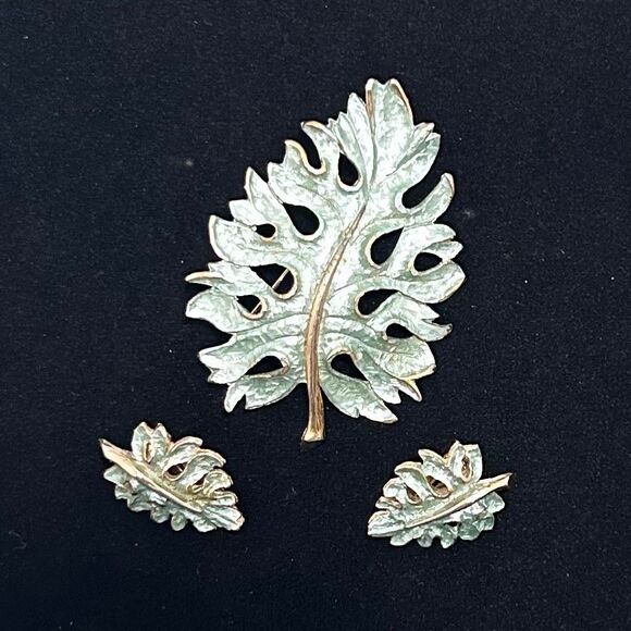 Vtg Signed Pat Pend Leaf Brooch & Clip-on Earrings Set Gold-tone Green Enamel - Picture 1 of 6